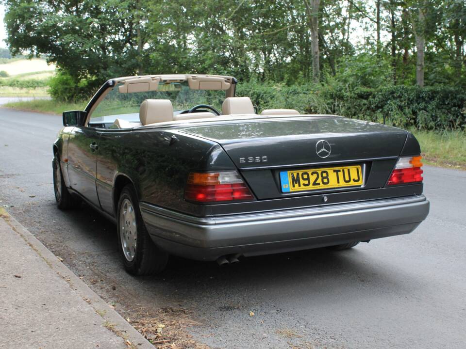 Bild 4/22 von Mercedes-Benz E 320 (1994)