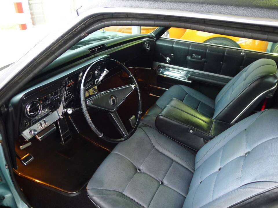 Image 8/15 of Oldsmobile Toronado (1967)