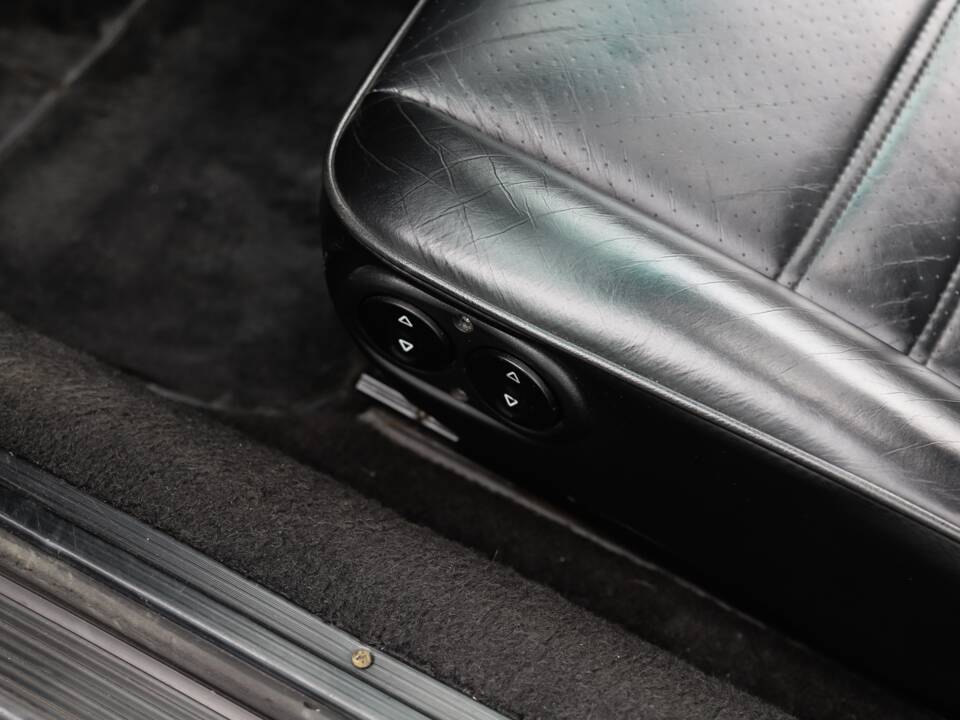 Image 66/108 de Porsche 911 Carrera 3.2 (1989)