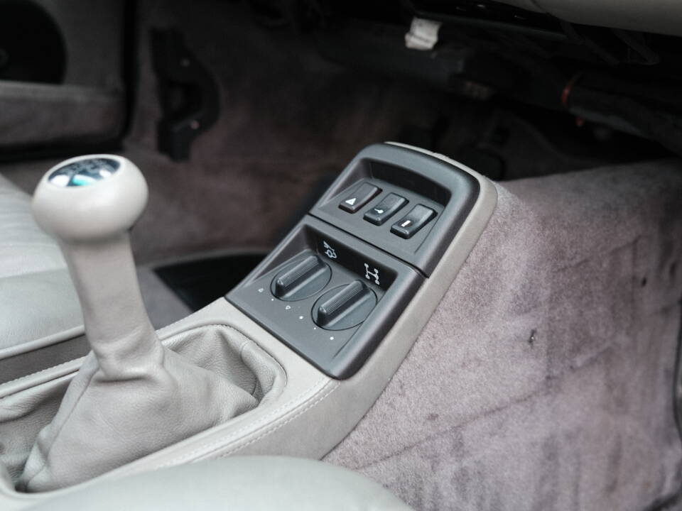 Image 49/97 of Porsche 911 Carrera 4 (1991)