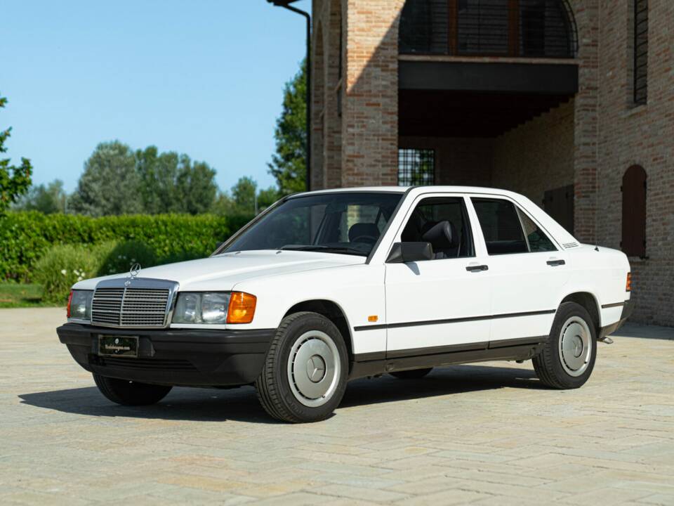 Afbeelding 1/44 van Mercedes-Benz 190 E (1987)