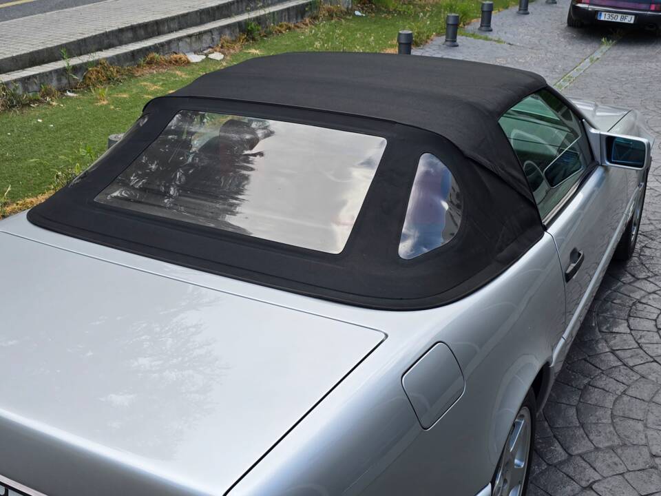Image 56/61 of Mercedes-Benz SL 320 &quot;Mille Miglia&quot; (1995)