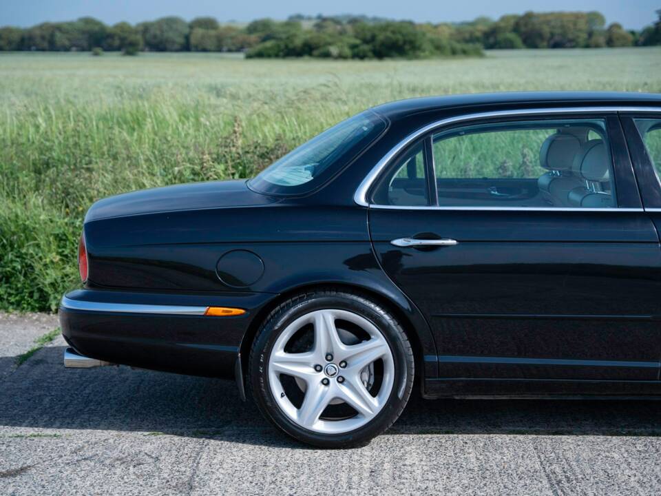 Obraz 40/50 pojazdu Jaguar XJR Super V8 (2004)