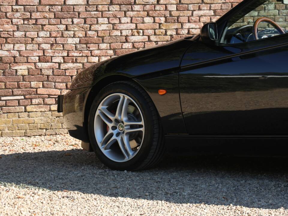 Obraz 27/50 pojazdu Alfa Romeo Spider 3.2 V6 24V (2003)