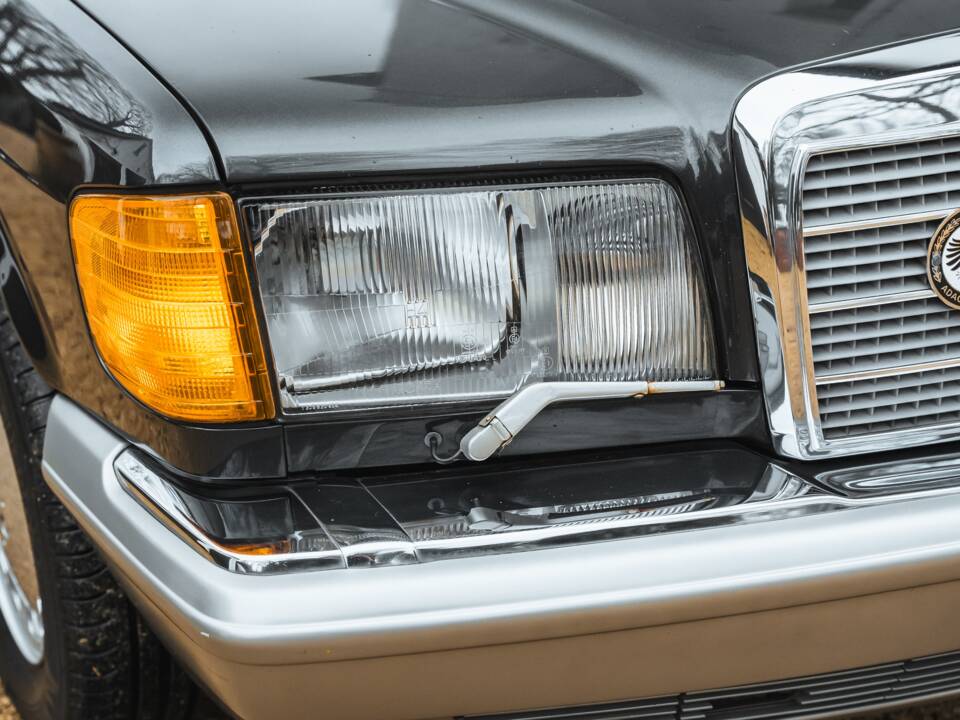 Image 32/47 of Mercedes-Benz 420 SEL (1988)