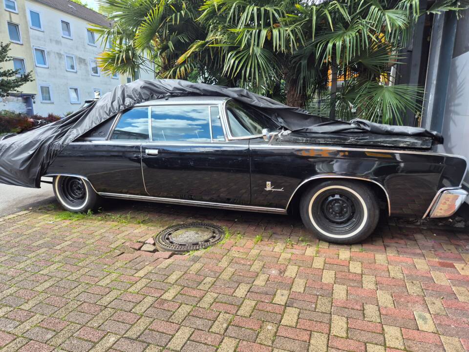 Image 3/5 of Chrysler New Yorker 2-Door Hardtop (1964)