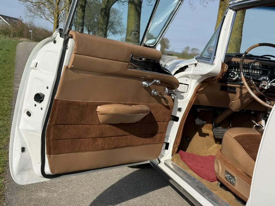 Image 34/36 of Cadillac 62 Sedan DeVille (1957)