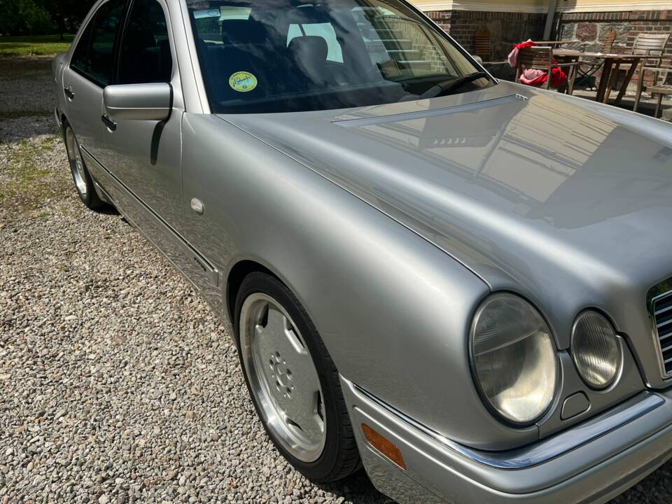 Bild 2/5 von Mercedes-Benz E 55 AMG (1998)