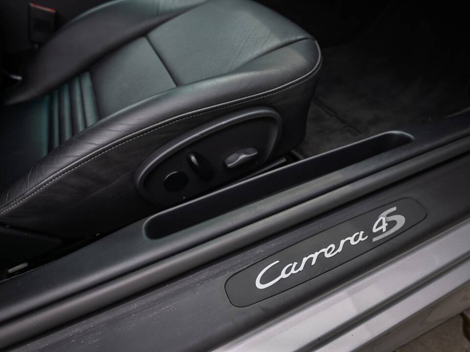 Afbeelding 51/73 van Porsche 911 Carrera 4S (2002)