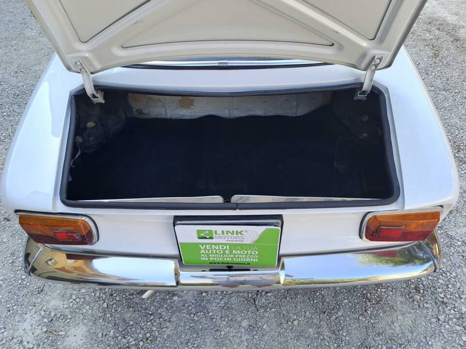 Image 35/39 of Alfa Romeo Giulia GT 1300 Junior (1970)