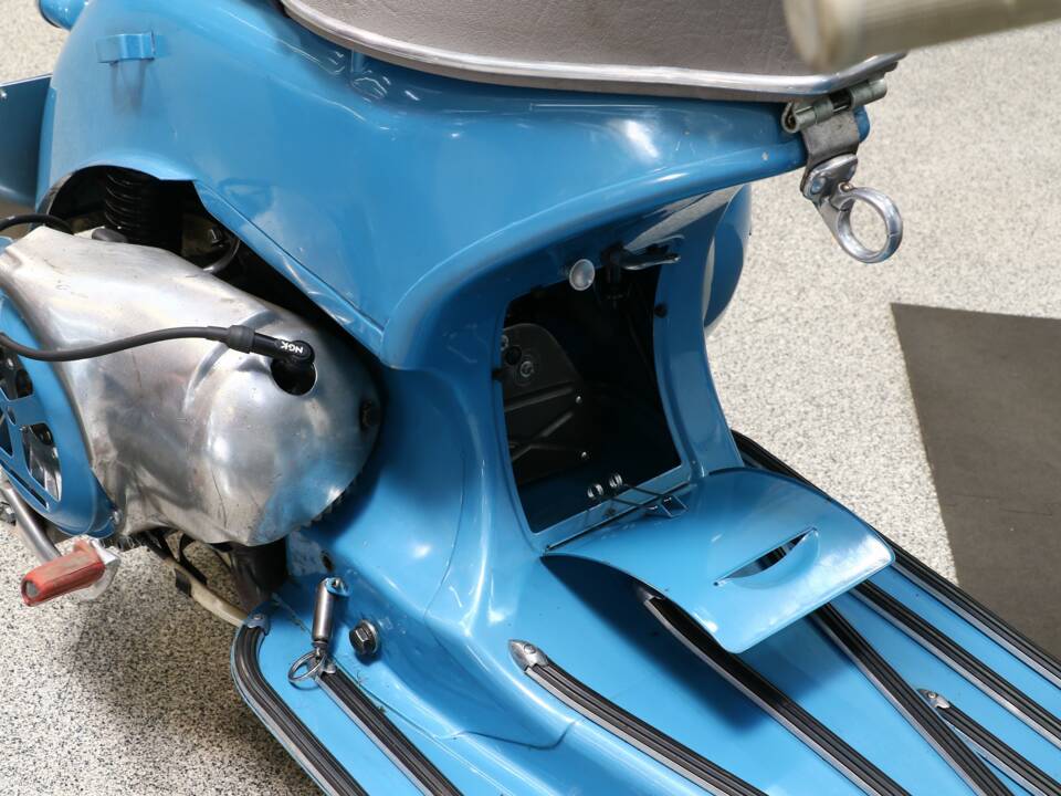 Image 20/22 of Piaggio Vespa 150 (1959)