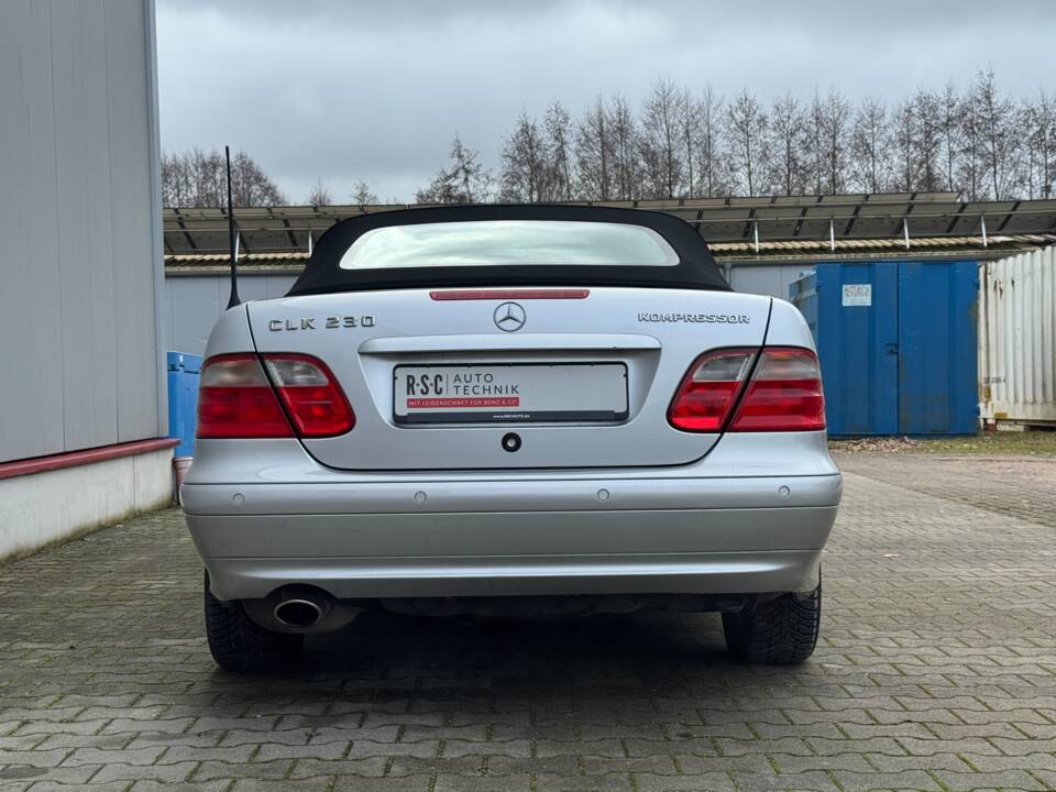 Image 9/50 of Mercedes-Benz CLK 230 Kompressor (2001)