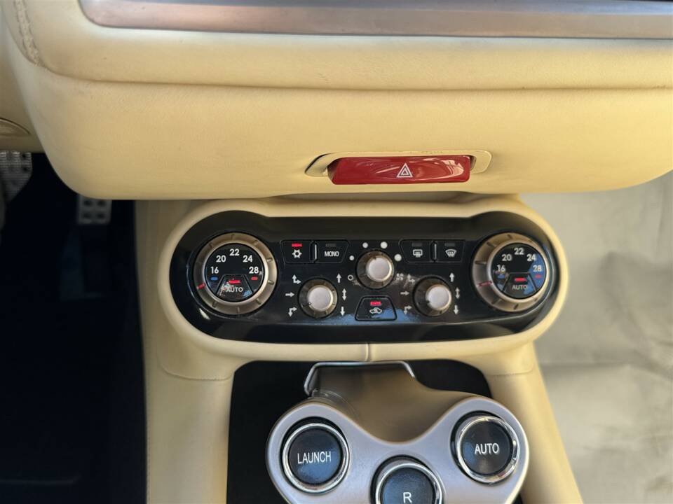 Image 21/51 of Ferrari California (2009)