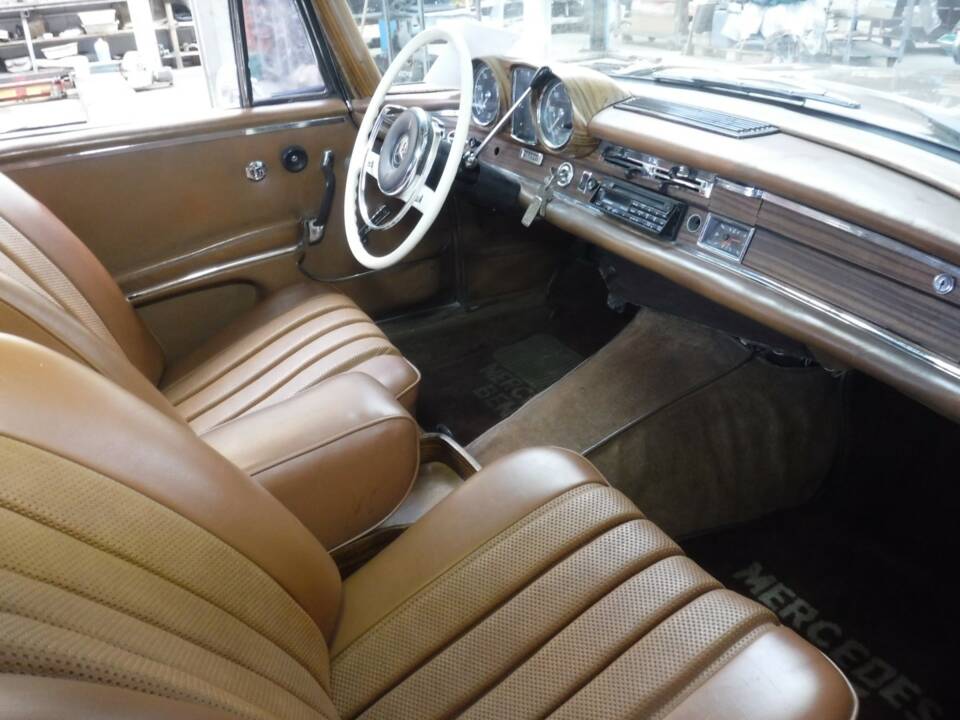 Image 25/50 of Mercedes-Benz 250 SE (1966)