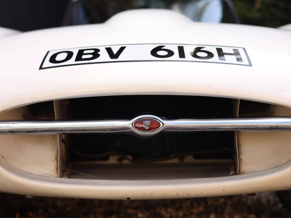 Image 27/50 de Jaguar Type E (2+2) (1970)