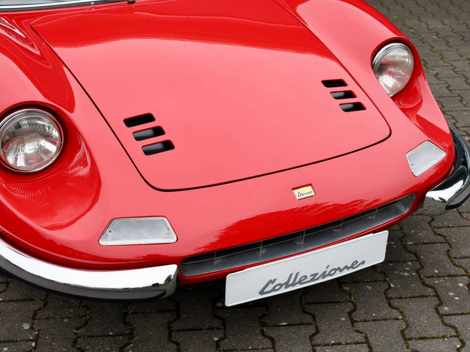 Image 22/24 de Ferrari Dino 246 GT (1973)
