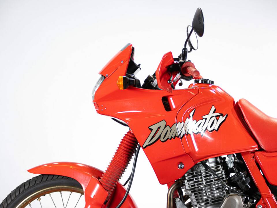 Image 24/50 de Honda NX 650 Dominator (1990)