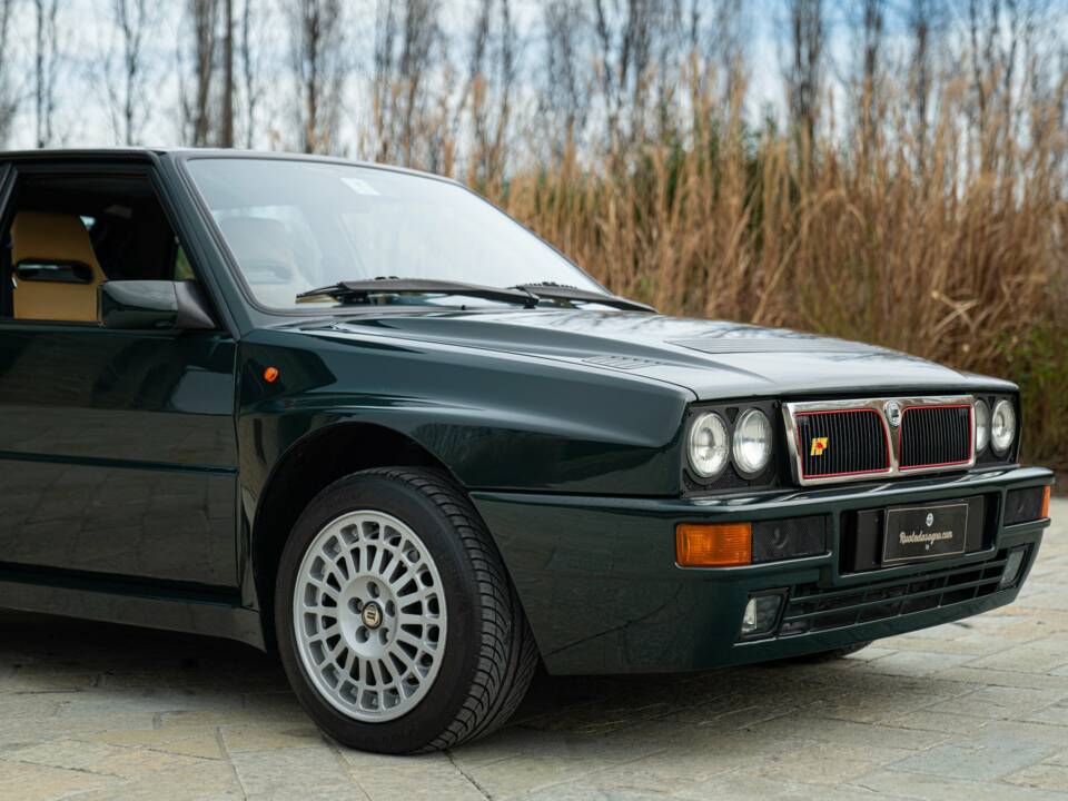 Image 11/50 de Lancia Delta HF Integrale 16V (1992)