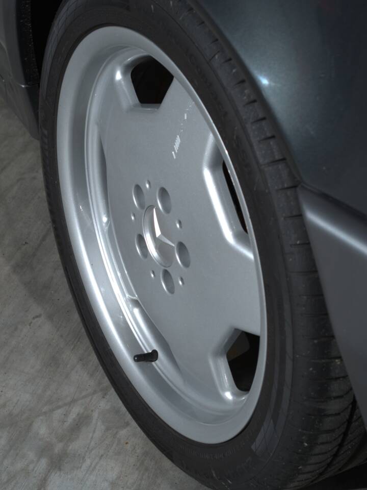 Image 15/56 de Mercedes-Benz 500 SL (1993)