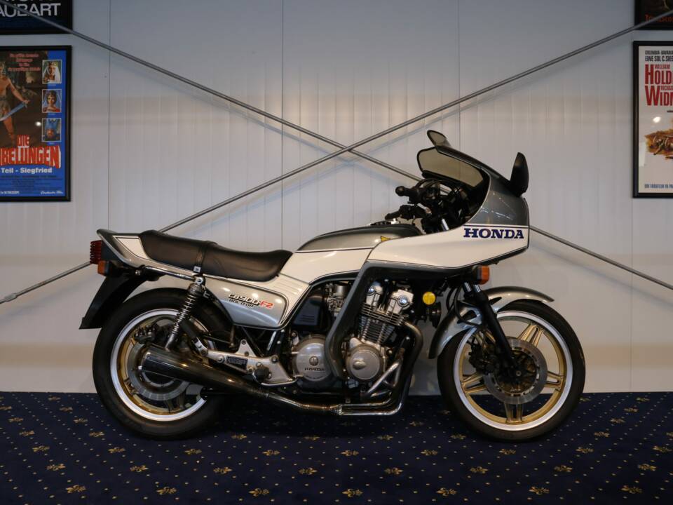 Bild 2/21 von Honda CB 900 F2 (1982)