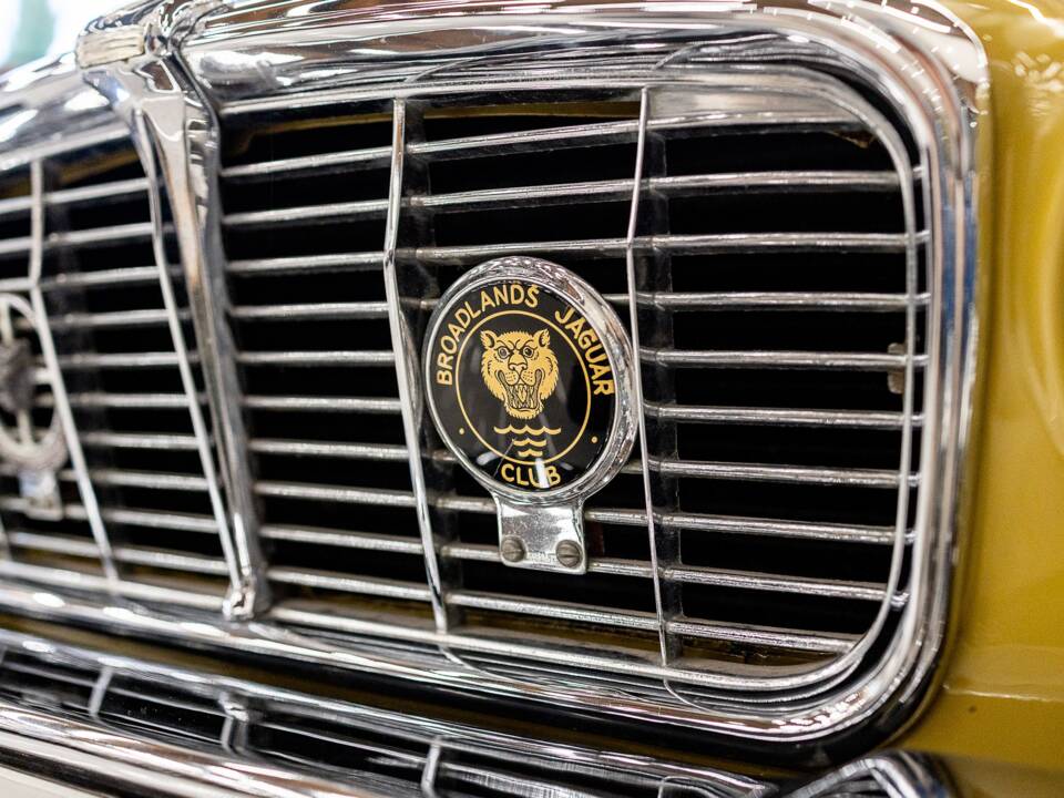 Image 29/50 de Jaguar XJ 6 C 4.2 (1975)