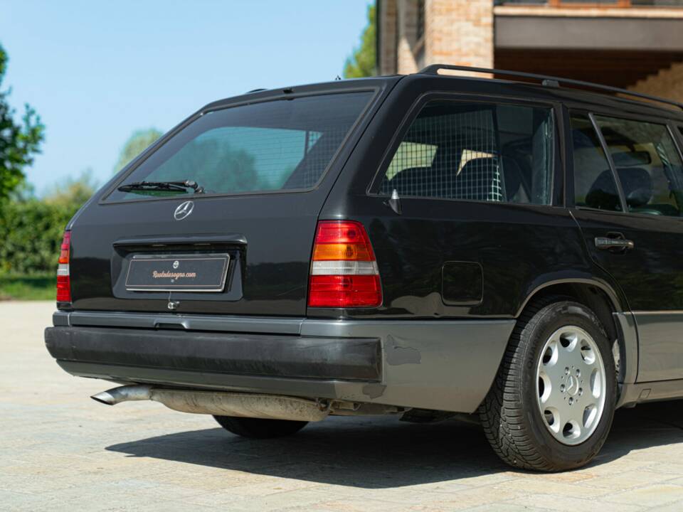 Immagine 20/44 di Mercedes-Benz 200 TE (1992)