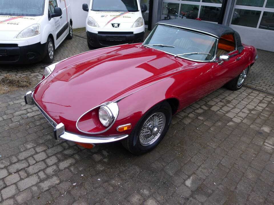 Image 2/15 de Jaguar Type E V12 (1972)