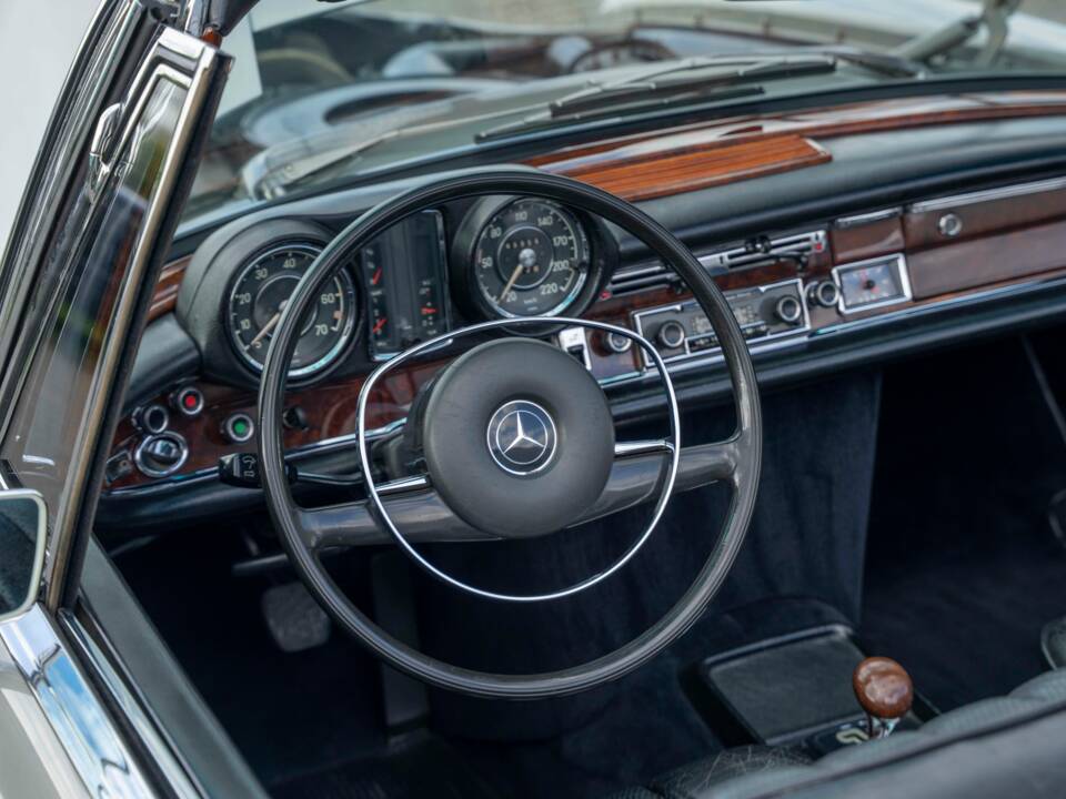 Imagen 29/30 de Mercedes-Benz 280 SE 3,5 (1969)