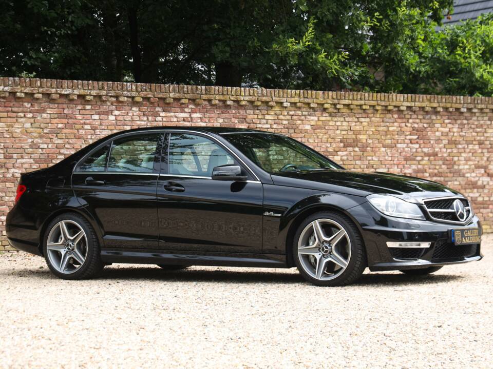 Image 28/50 of Mercedes-Benz C 63 AMG (2012)