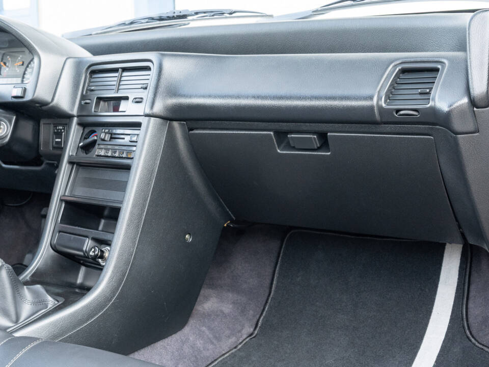 Bild 64/86 von Honda CRX (1991)