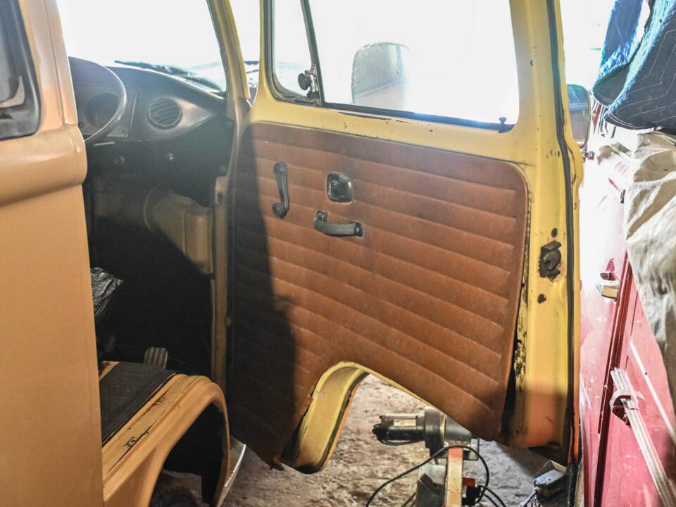 Image 8/23 of Volkswagen T2b Pickup Double Cabin (1978)