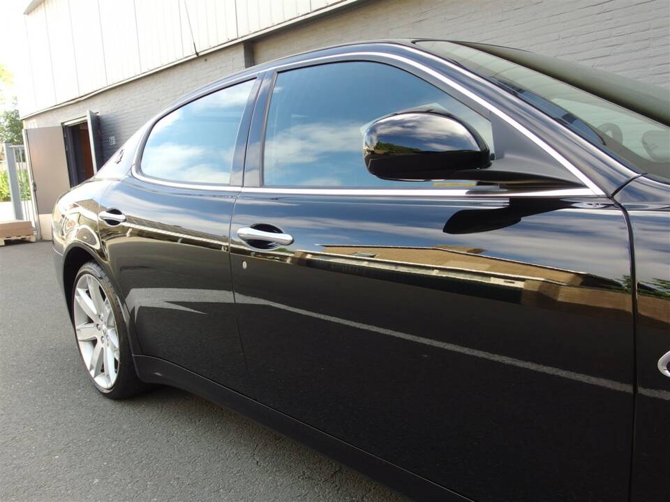 Bild 26/98 von Maserati Quattroporte S 4.7 (2010)