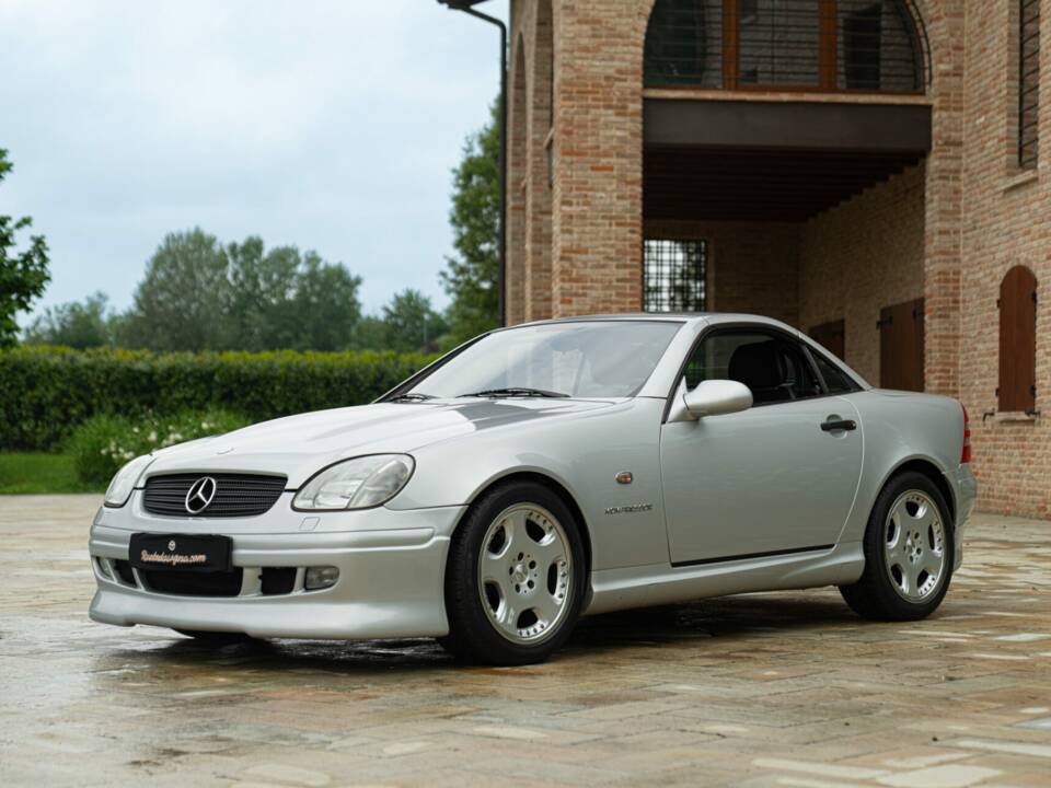 Immagine 1/50 di Mercedes-Benz SLK 230 Kompressor (1997)