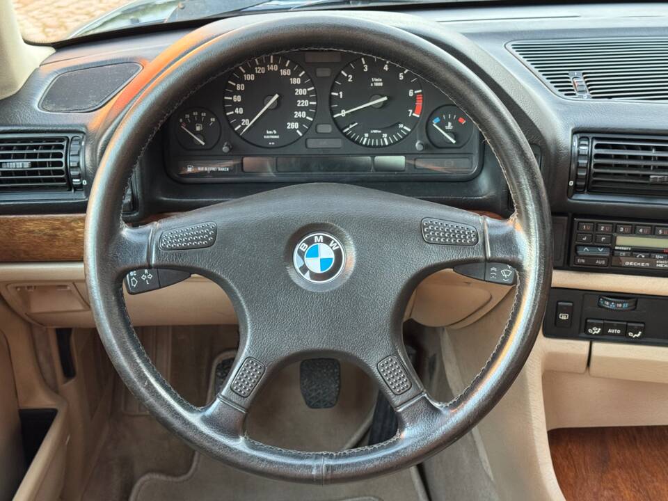 Immagine 29/99 di BMW 735i (1988)