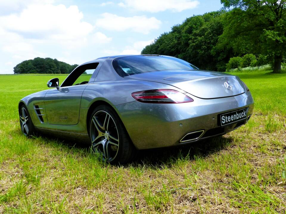Mercedes-Benz SLS AMG  Coupé Flügeltürer alubeam silver (MB 047) 2010