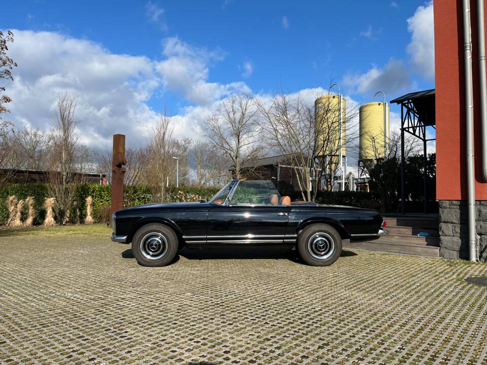 Image 3/29 of Mercedes-Benz 230 SL (1965)