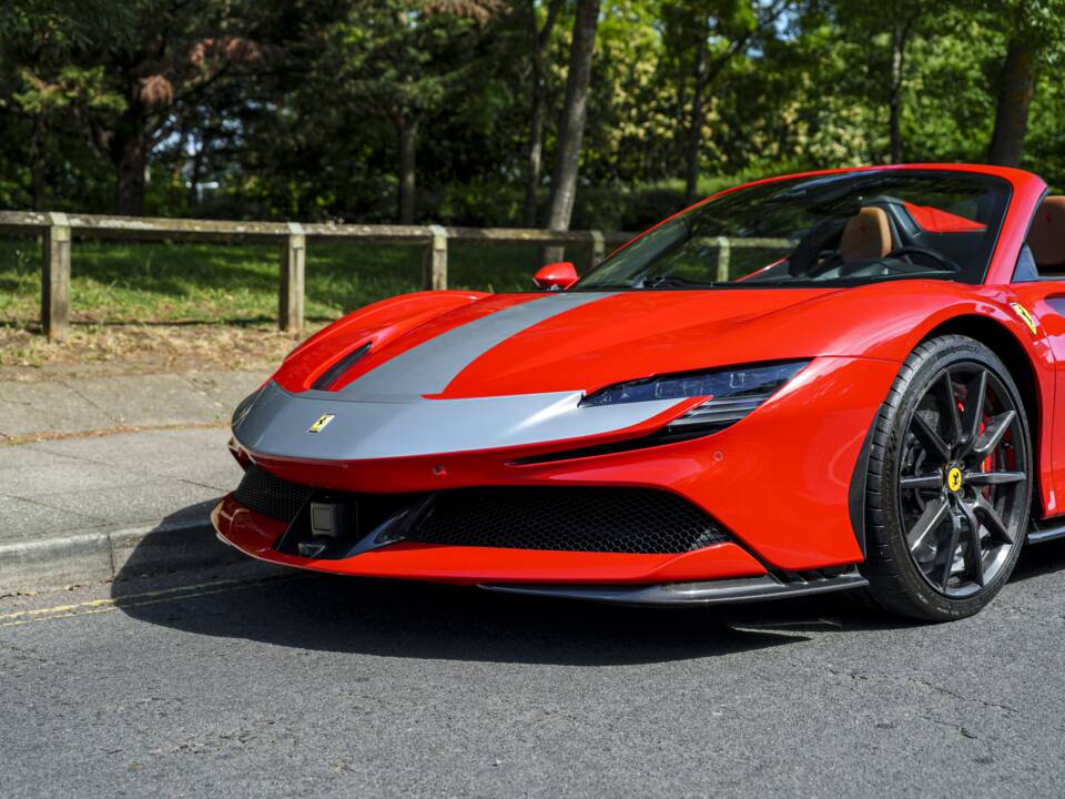 Image 8/37 of Ferrari SF90 Spider (2023)