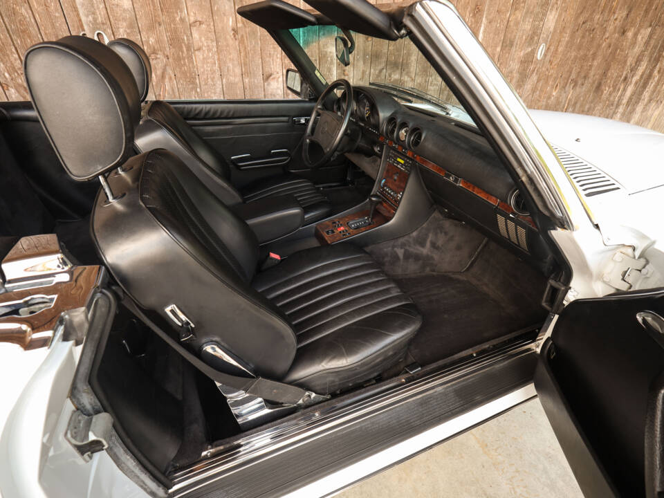 Image 42/85 of Mercedes-Benz 560 SL (1986)