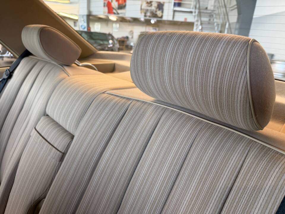 Afbeelding 22/36 van Mercedes-Benz 200 (1988)