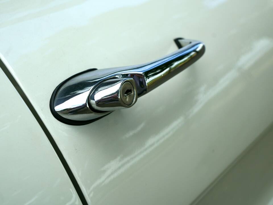 Image 11/66 of Alfa Romeo 1750 Spider Veloce (1968)