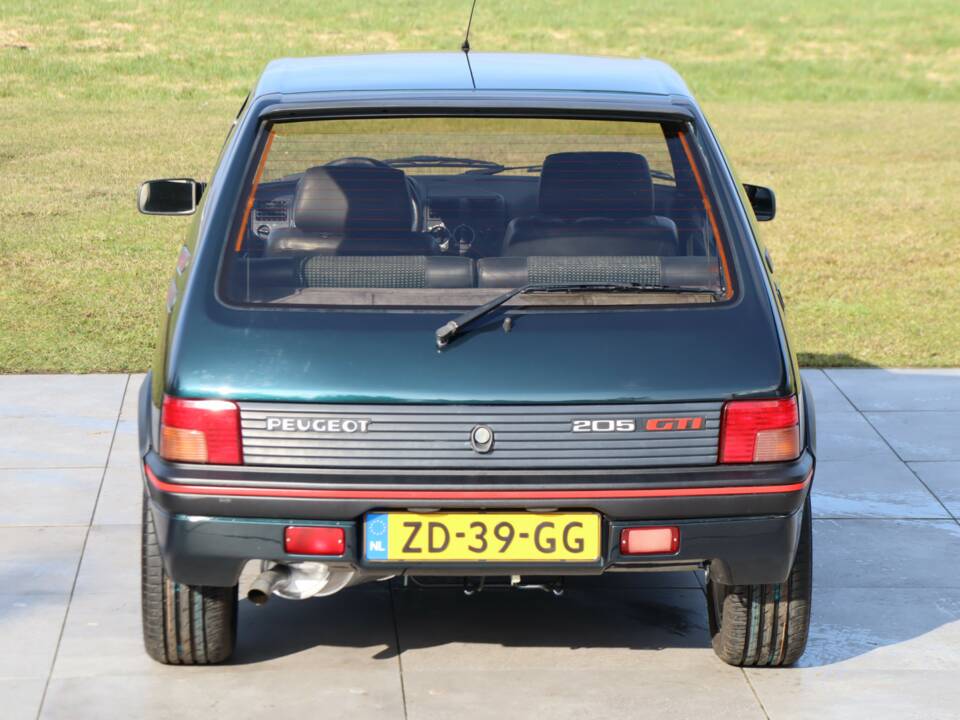 Bild 31/50 von Peugeot 205 GTi 1.9 (1991)