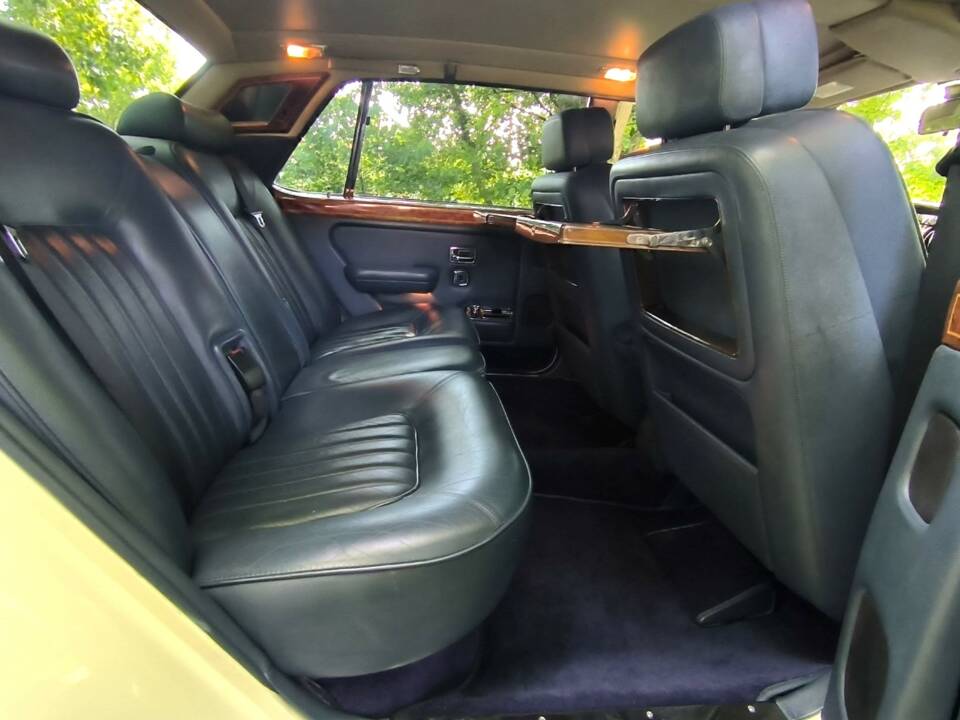 Image 22/33 de Rolls-Royce Silver Spur II (1991)