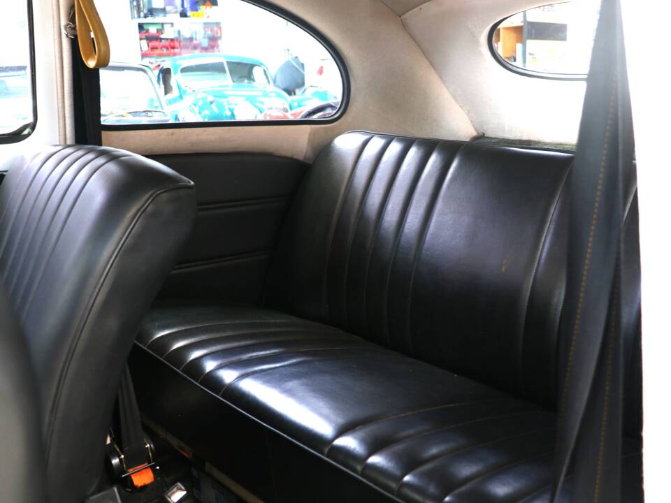 Image 16/44 of Volkswagen Beetle 1200 Export "Oval" (1956)
