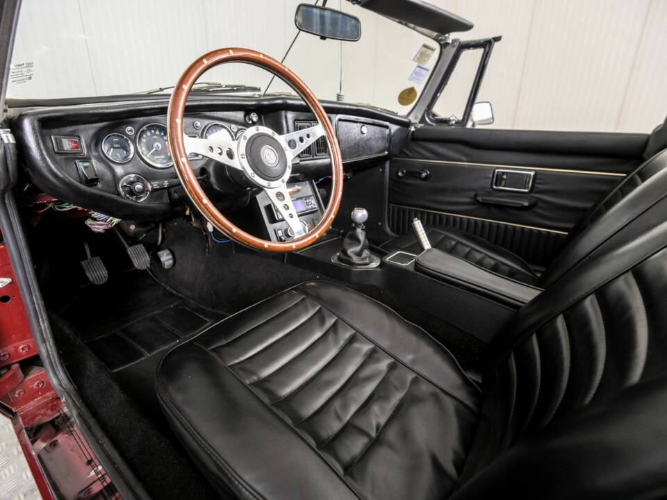Bild 14/50 von MG MGB (1974)