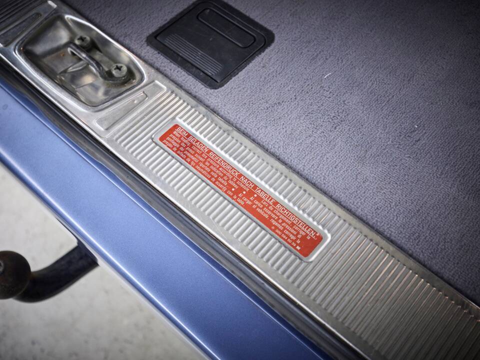 Image 54/100 of Mercedes-Benz 230 TE (1990)