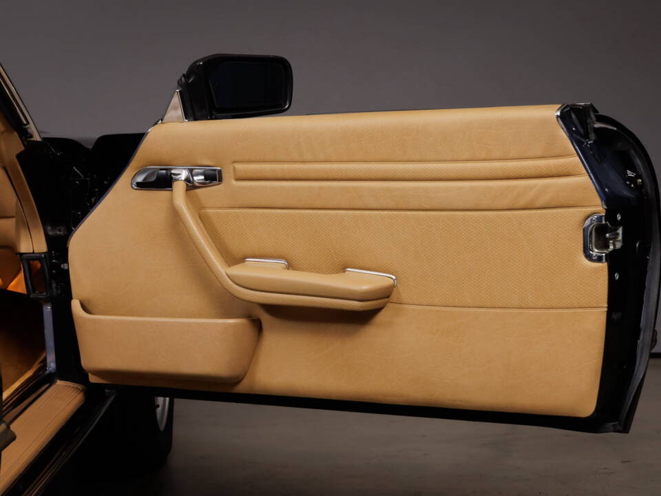 Immagine 15/36 di Mercedes-Benz 560 SL (1987)