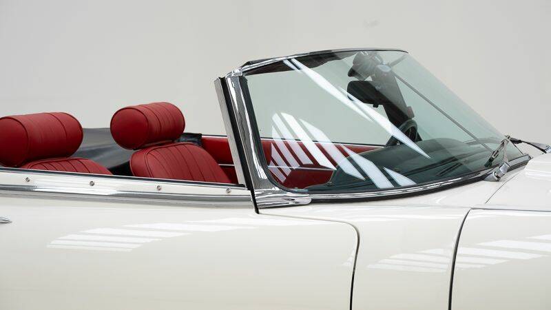 Image 13/15 de Jaguar Type E V12 (1973)