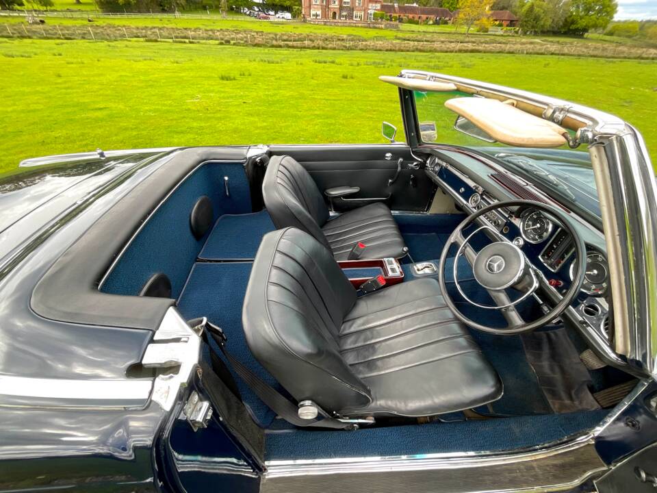 Image 39/50 de Mercedes-Benz 230 SL (1967)