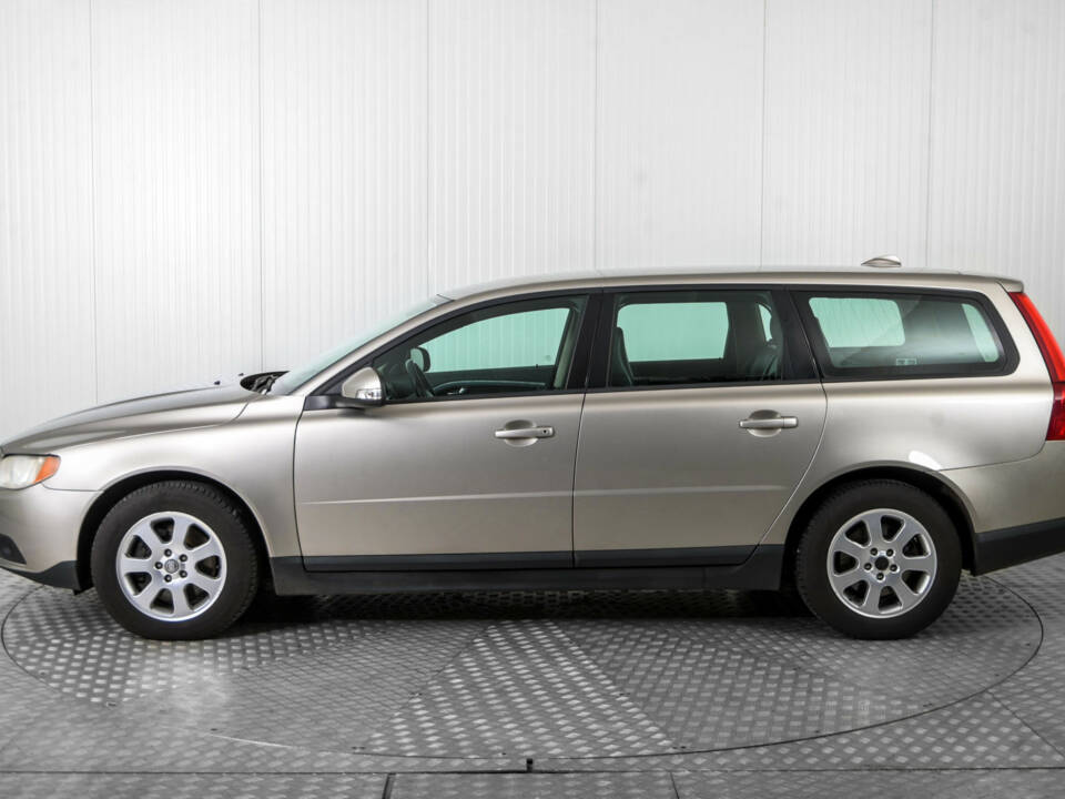 Bild 9/38 von Volvo V 70 2.4 (2007)