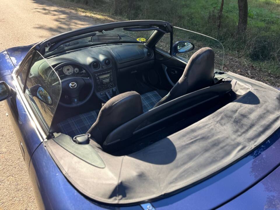 Imagen 38/43 de Mazda MX-5 1.8 (2001)